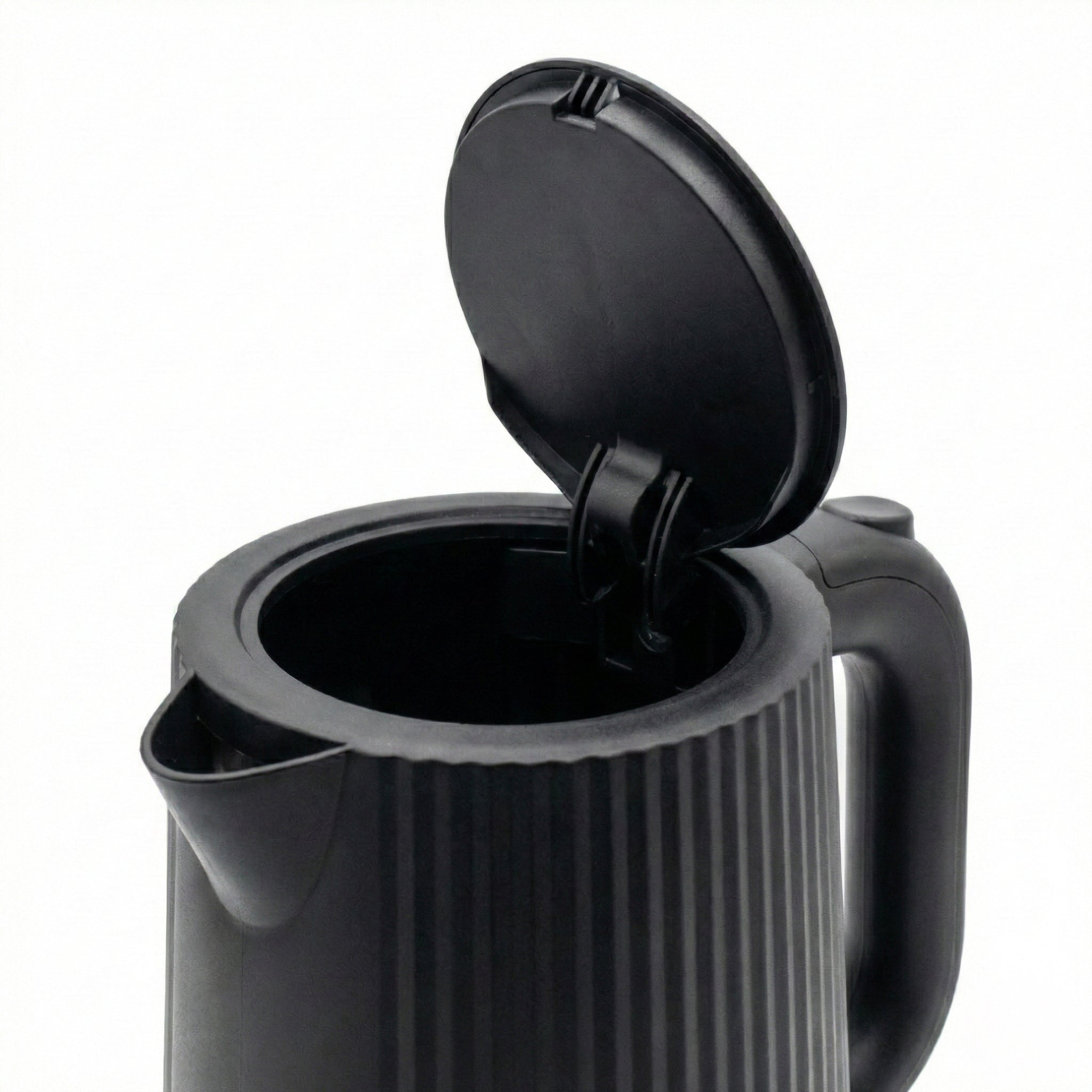 Seeger Water Kettle | Pleated Design Black