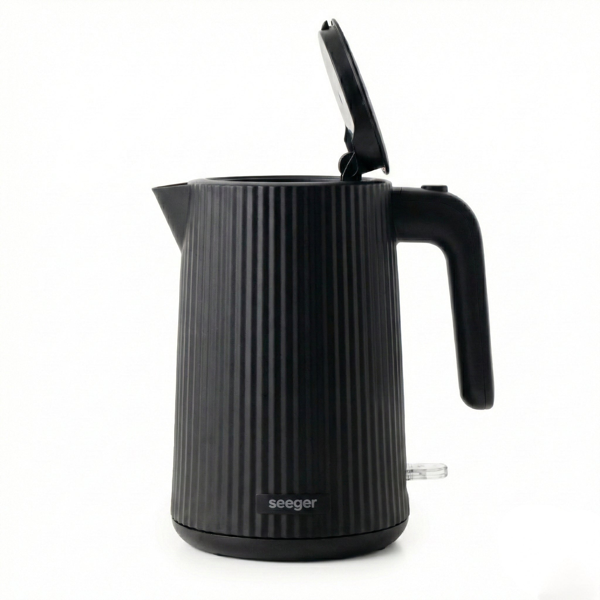 Seeger Water Kettle | Pleated Design Black