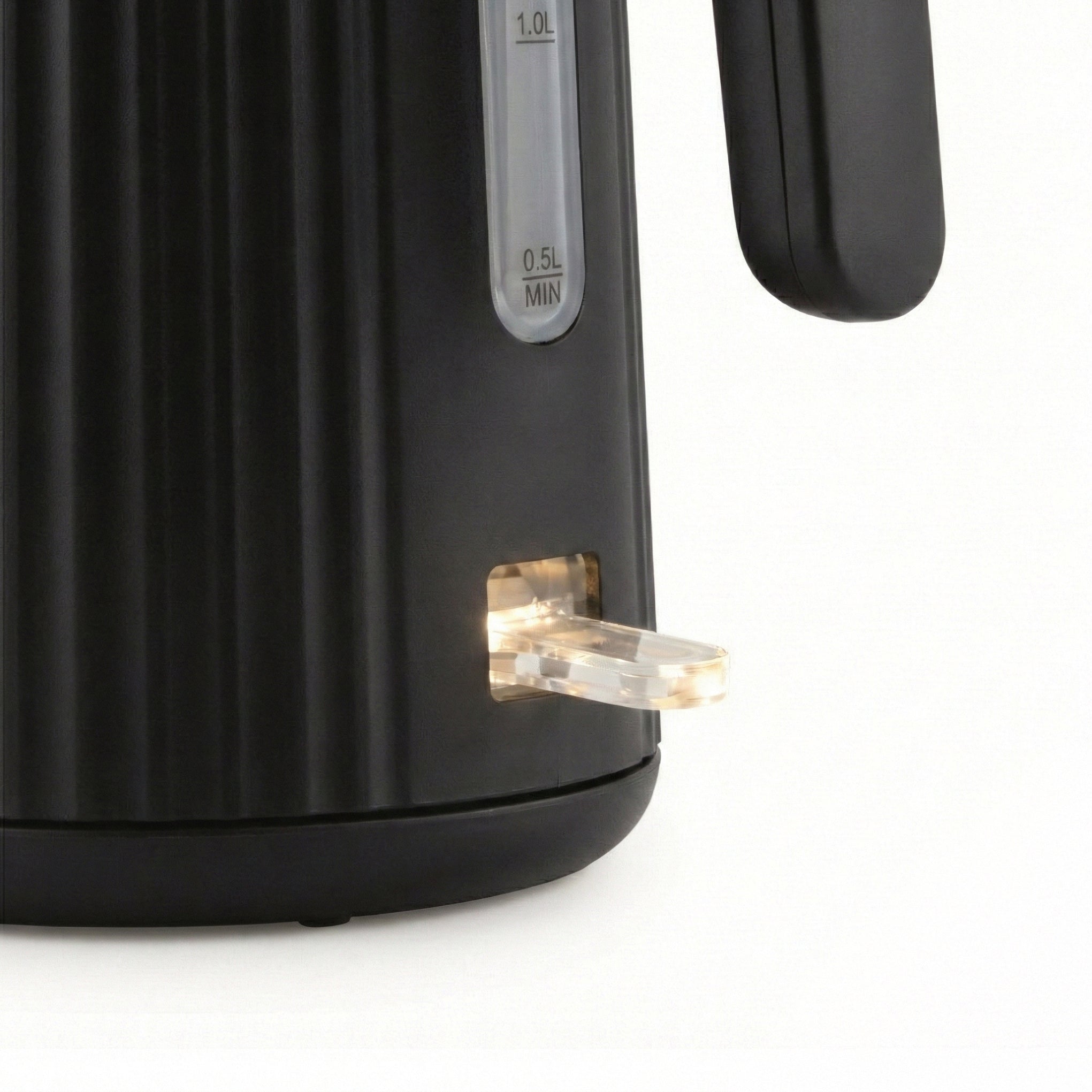 Seeger Water Kettle | Pleated Design Black