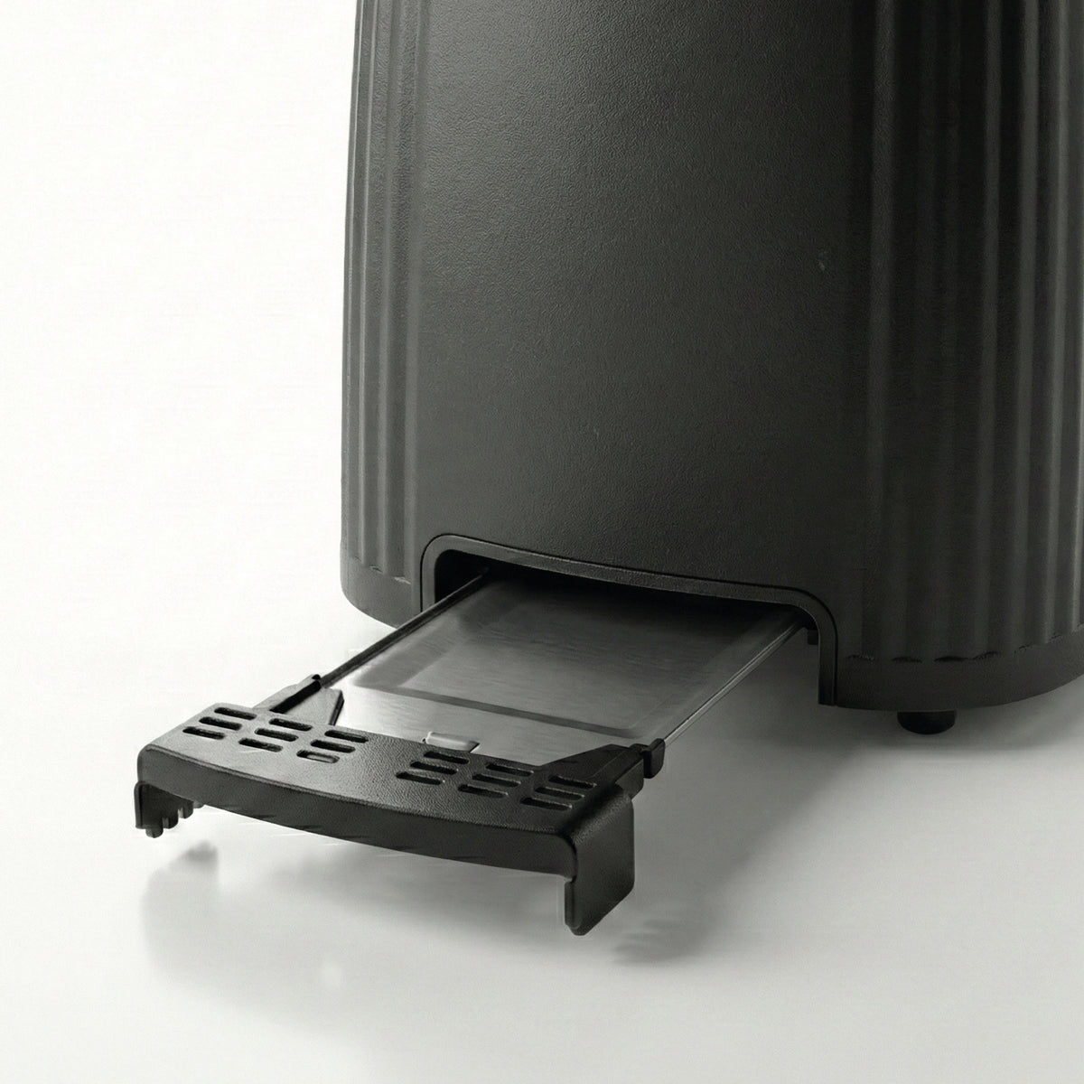 Seeger design toaster in black with pleated finish – product image 9
