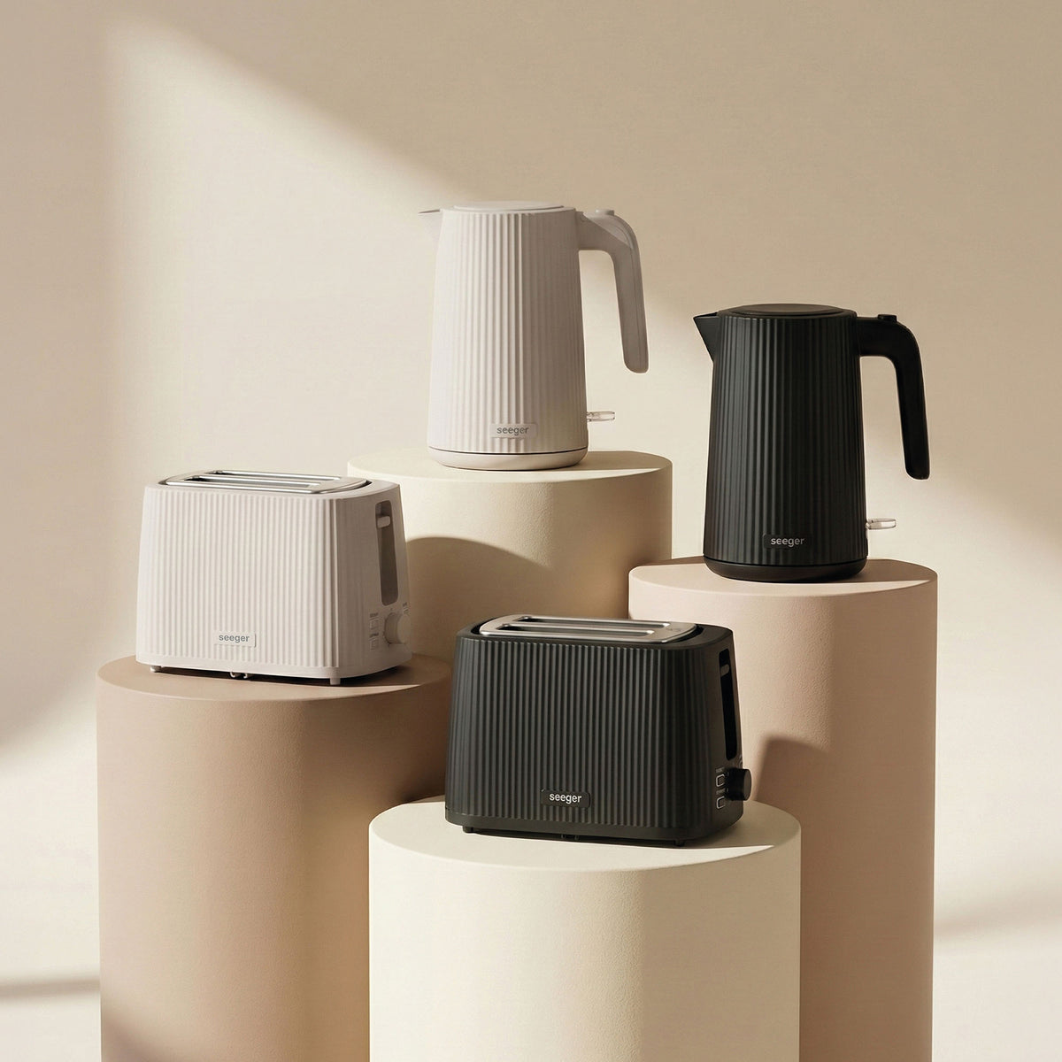 Seeger Toaster | Pleated Design Black