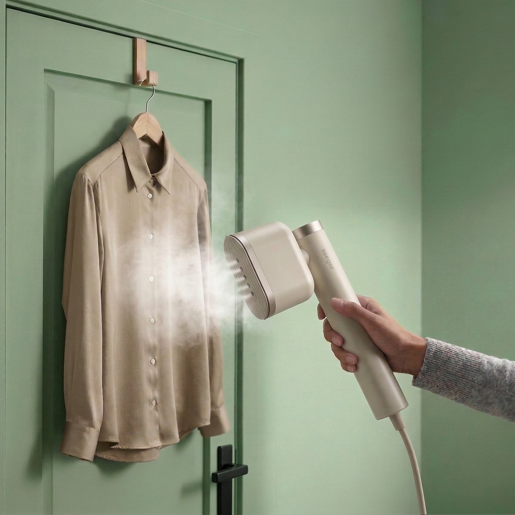 Seeger SuperSteam | Garment Steamer Beige