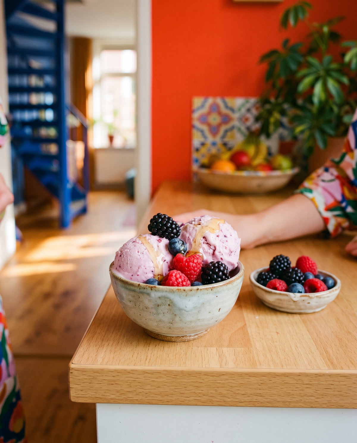 Mixed berry frozen yoghurt, recipe photo